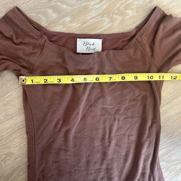 Brown Off Shoulder Bodycon Dress - Picture 3 of 6